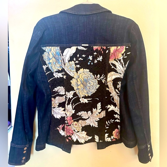WHBM Gorgeous Brocade Denim Jacket -Size M - Picture 2 of 3